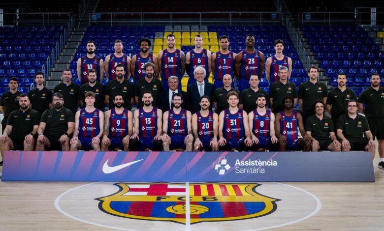 El Barça se hizo la foto oficial de la temporada con la presencia de Joan Laporta que animó al equipo