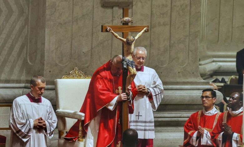 Papa Francisco cancela participación en Viacrucis de la Pasión de Cristo