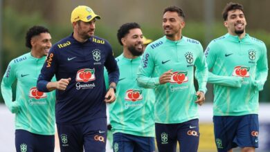 Raphinha entrenando con la selección brasileña en la ciudad deportiva del Arsenal