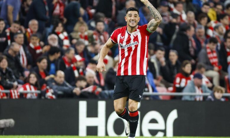 Yuri Berchiche celebra tras marcar uno de sus goles ante el Mallorca