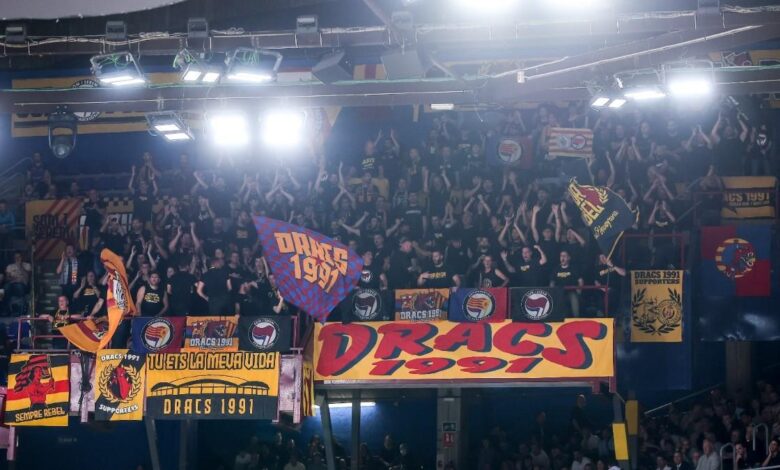 Los Dracs, durante el Barça - Maccabi de Euroliga