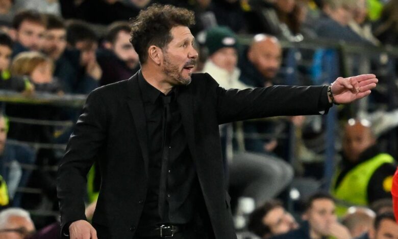 Simeone dando instrucciones ante el Villarreal