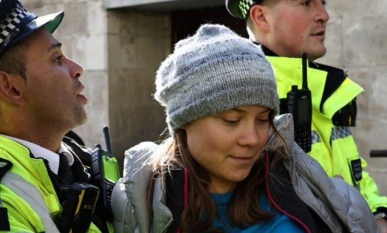 Detienen a la activista climática Greta Thunberg durante una protesta en Países Bajos