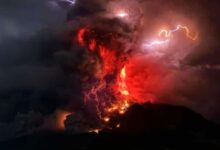 Erupción de volcán en Indonesia causa desalojo de 800 personas