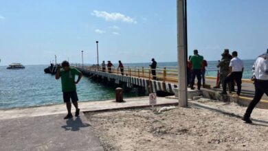 Incidente en Muelle de Punta Sam: Camioneta de Paquetería Caída al Mar