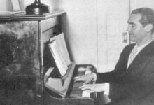 Federico García Lorca, en una imagen de archivo, tocando el piano.