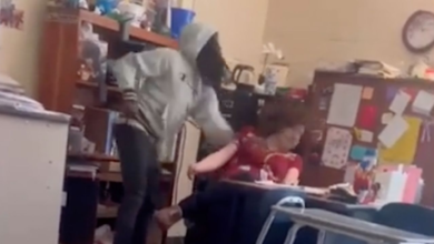 Un estudiante de secundaria en Carolina del Norte agrede a su maestra en plena clase, es arrestado | VIDEO