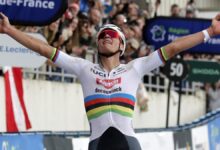 Van der Poel celebra su victoria