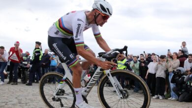 Van der Poel, durante uno de los tramos adoquinados