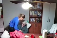 IMÁGENES FUERTES: aprehenden a cuidadora que golpeaba a abuelita de 84 años de edad