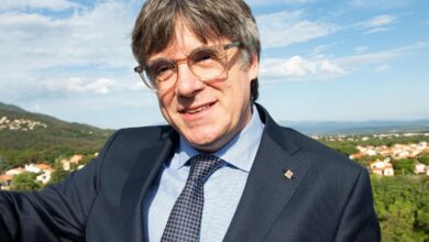 Carles Puigdemont realiza unas declaraciones a la prensa en el Castillo de la Roca d'Albera.