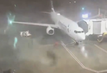 Tormenta empuja avión en aeropuerto de Texas | VIDEO