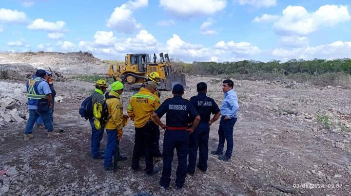 Bomberos Combaten Incendio en Villas del Sol