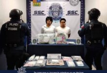 Detienen a Dos Personas y Confiscan Droga y Armas en Playa del Carmen