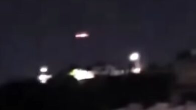 Enorme objeto con luces se queda suspendido en el cielo ante el asombro de los pobladores: VIDEO