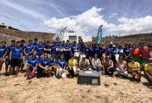 Imagen de los voluntarios en la limpieza de Fuerteventura