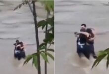 Momentos escalofriantes: 3 amigos se abrazan por última vez antes de morir arrastrados por la corriente de un río