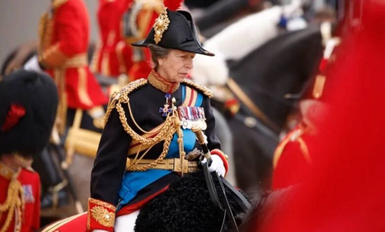 Princesa Ana, hospitalizada tras ser golpeada en la cabeza por un caballo