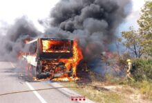 El autobús incendiado en Montblanc