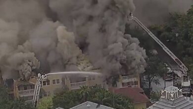 VIDEO: incendio consume edificio de departamentos en Florida; en azotea hallan a hombre con un disparo