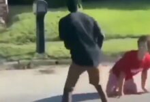 Adolescente sin piernas da paliza a otro joven: VIDEO