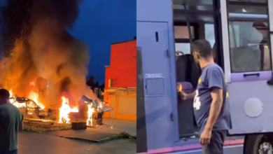 Captan VIDEO del momento es que inmigrantes prenden fuego a un autobús de dos pisos