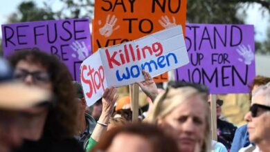 Mujeres protestan contra la violencia de género en Canberra.