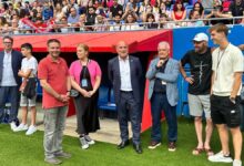 El diputado y alcalde de Cervelló, José Ignacio Aparicio, el directivo Josep-Ignasi Macià, el presidente de la Agrupació Lluís Monràs, el exjugador Miguel Ángel Lozano y el futbolista del juvenil Héctor Rangel estuvieron en esta jornada de clausura