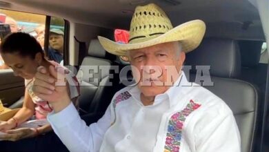 Hablarles con la verdad, ofrece AMLO a padres de Ayotzinapa