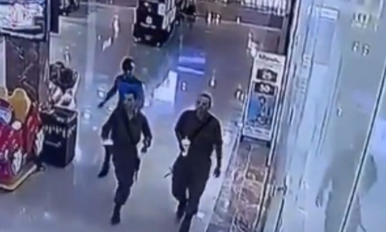 IMÁGENES IMPACTANTES: ataque en centro comercial deja dos muertos y un herido