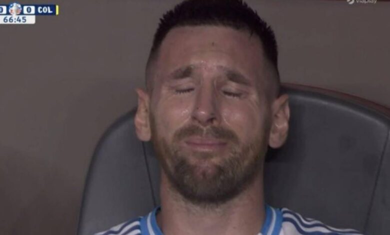 Messi, llorando tras la lesión de tobillo y ser sustituido