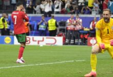 Oblak celebra su acierto al detener un penalti de Cristiano Ronaldo en la prórroga