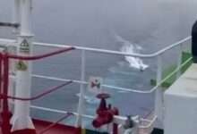 VIDEO: tripulantes de buque carguero hacen explotar barco pirata