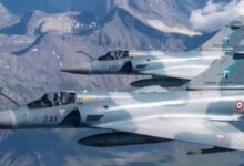 Chocan dos aviones del Ejército francés, los dos pilotos mueren