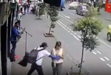 Dan brutal golpiza a hombre por picar a mujeres con una jeringa: VIDEO