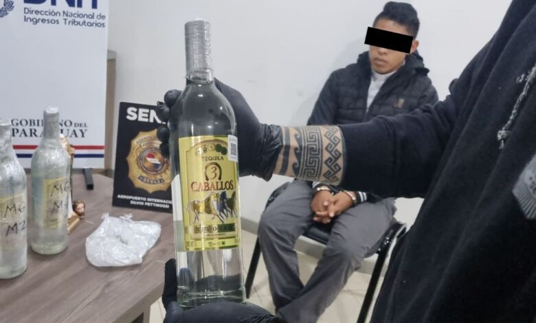 En botellas de tequila, seminarista mexicano buscaba ingresar fentanilo y metanfetamina a Paraguay