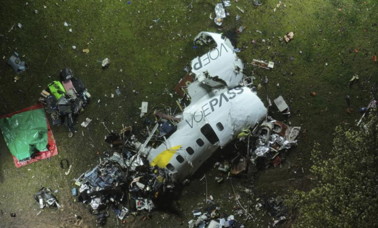 Extraen información de las cajas negras del avión que cayó en Brasil