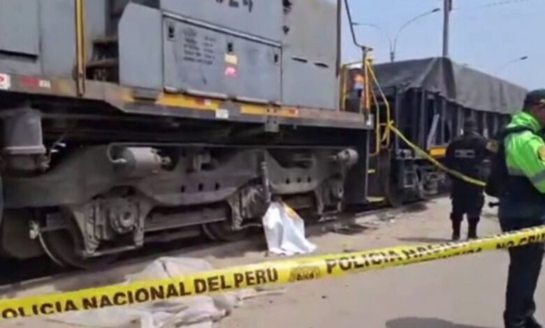 IMÁGENES FUERTES: Un joven fue partido a la mitad por un tren, usaba audífonos cuando caminaba por las vías