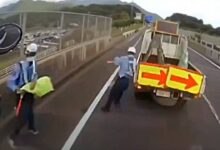 IMÁGENES FUERTES: camión de carga atropella a trabajadores de limpieza en la carretera