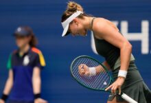 Badosa celebra un punto durante su partido de segunda ronda en el US Open 2024