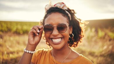 Mujer con gafas de sol