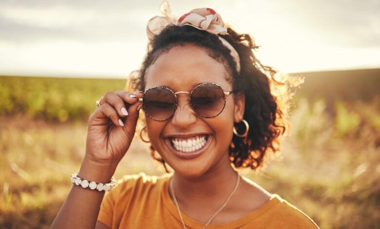 Mujer con gafas de sol