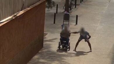 VIDEO: Delincuente asalta a abuelito en silla de ruedas y lo deja herido