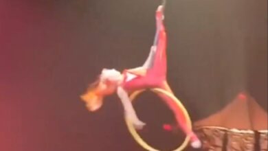 VIDEO: acróbata de Cirque du Soleil sufre aparatoso accidente al caer de un aro durante función