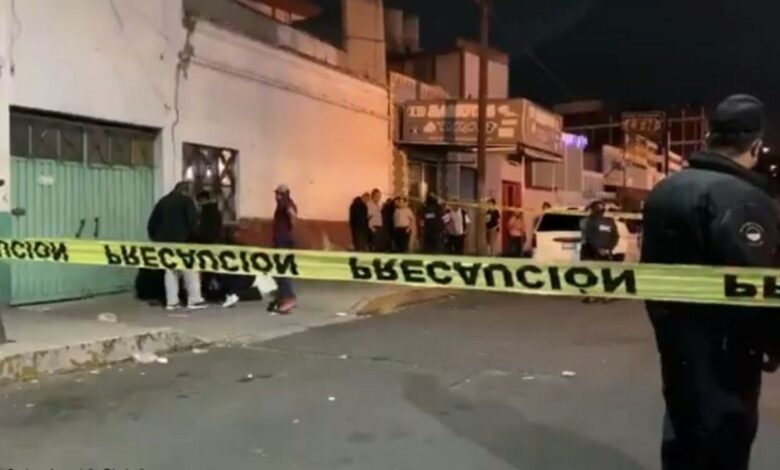 VIDEO asesinan a un hombre con 60 balazos y huyen en su camioneta en menos de 20 segundos