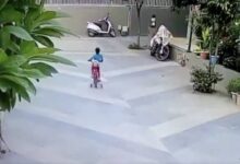 VIDEO: niña cae de su bici y camioneta le pasa por encima