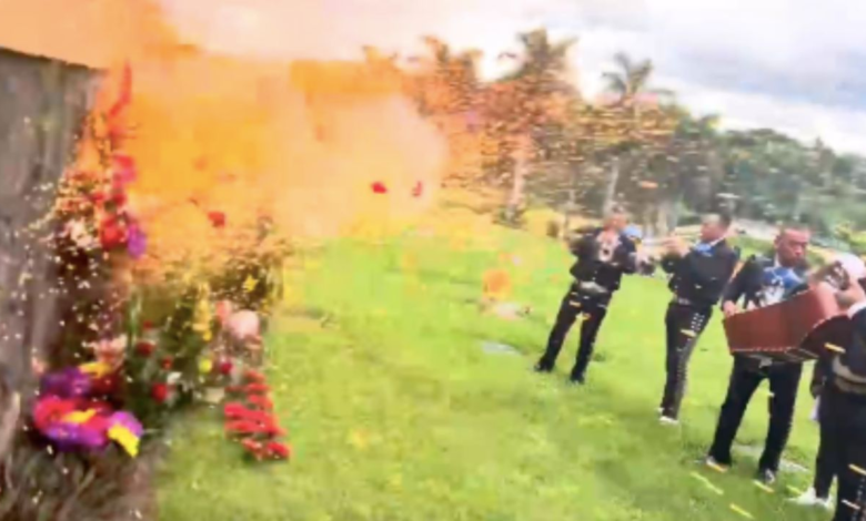 VIDEO: rayo cae mientras un mariachi toca en un cementerio y se salvan de milagro