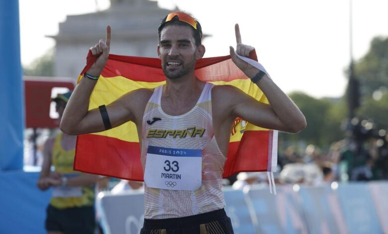 Álvaro Martín, tras alzarse con la medalla de bronce.