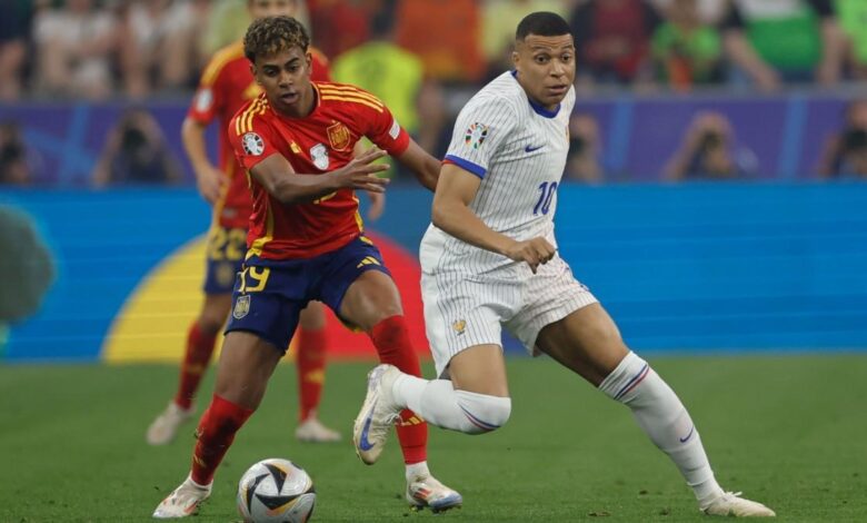 Lamine Yamal y Mbappé, durante las semifinales de la Eurocopa 2024