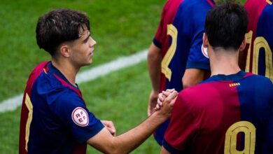 Arnau Pradas celebra su gol a la Damm con Gistau